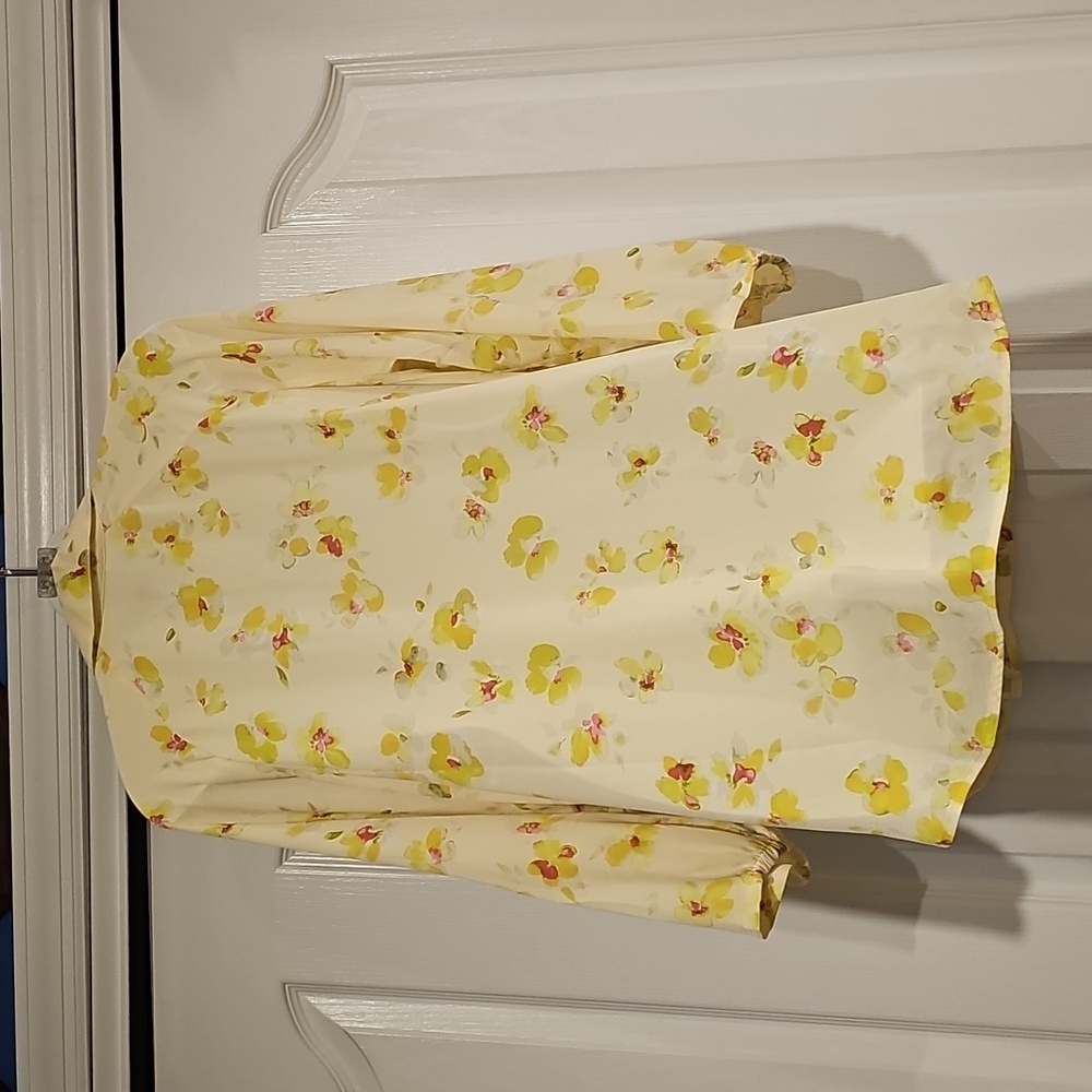 Cabi Go-to-blouse Spring 2023 flower floral light pastel muted yellow Sz S EUC - Picture 12 of 14